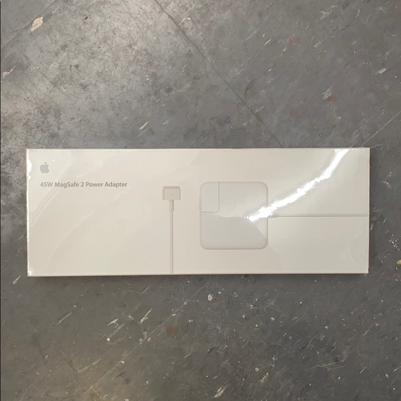 NWT 45W Apple Mac Power Adapter
